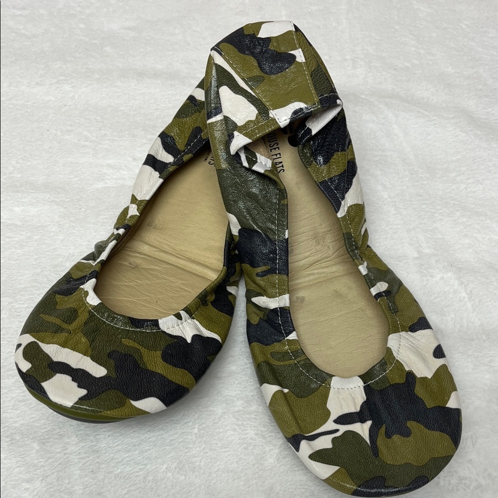 NWT The Storehouse Flats in Classic Camo - size 11